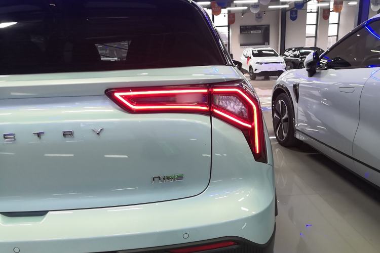 Used Geometry E Firefly 2022 401KM Lightning Tiger 4-Seater
