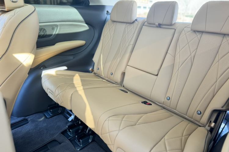 Used Denza D9 2024 DM-i 980 Four-Wheel Drive Prestige Model
