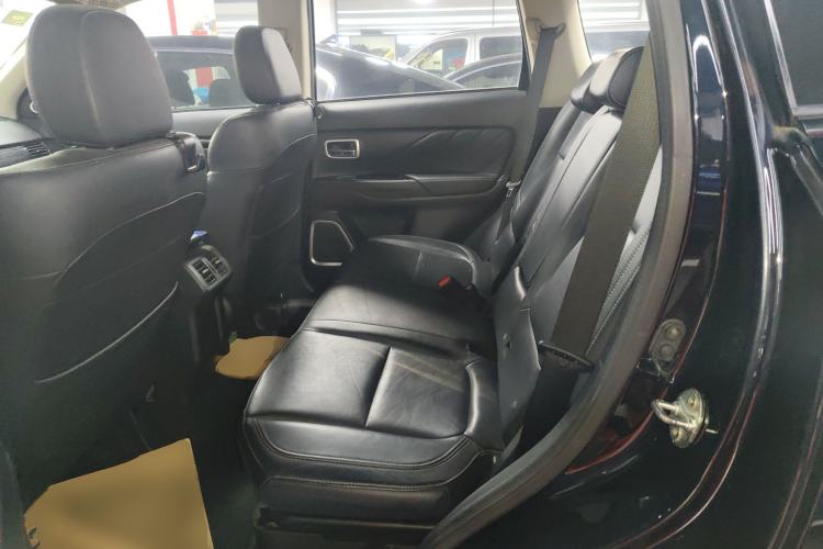 Used Mitsubishi Outlander 2019 2.0L Two-Wheel Drive Comfort Edition 5 Seats China VI Standard
