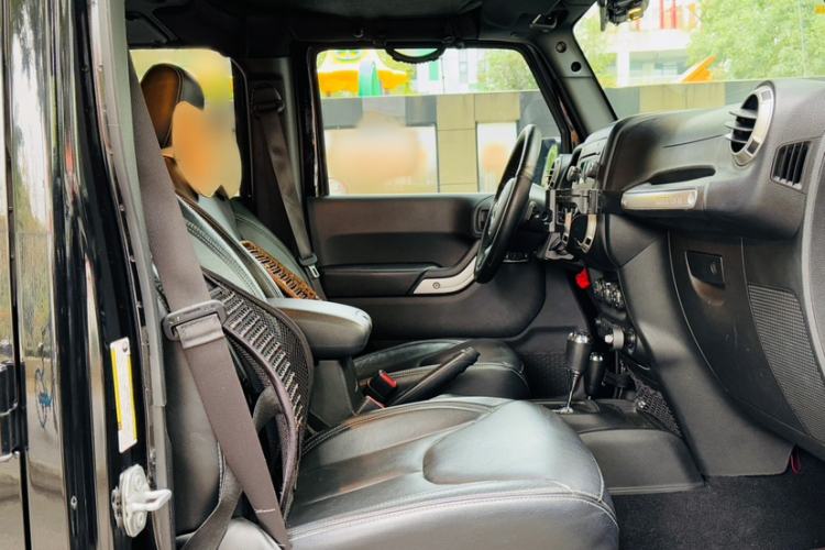 Used  Wrangler 2017 3.0L Sahara Four-Door Comfort Edition
