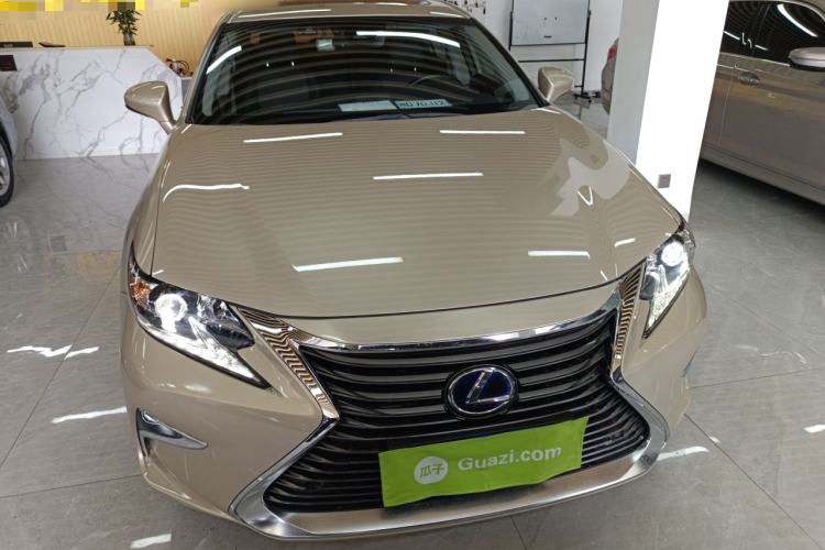 Used Lexus ES 2015 300h Comfort Edition
