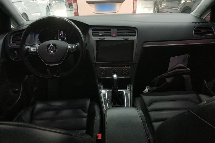 Used Volkswagen Golf 2016 230TSI Automatic Luxury Version
