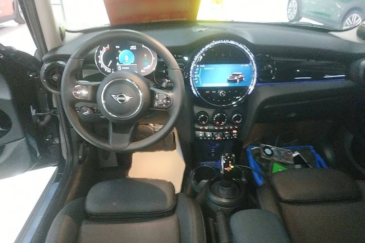 Used  MINI 2023 1.5T COOPER Artist Five-Door Edition
