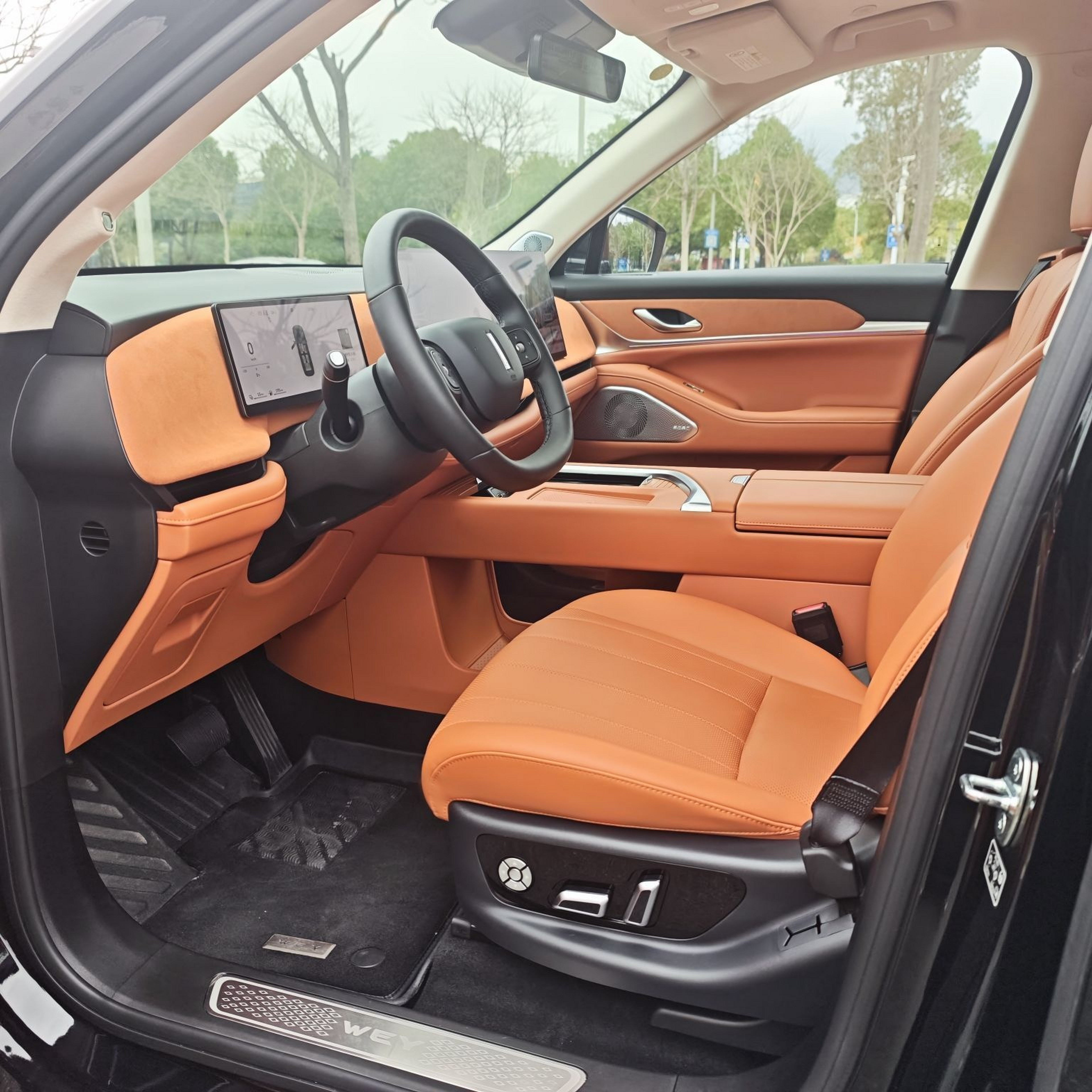 Переднее сиденье в автомобиле