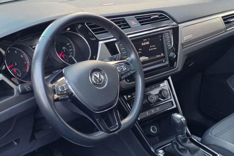 Used Volkswagen Touran 2018 Volkswagen Touran L 280TSI DSG Luxury Edition 7 Seats
