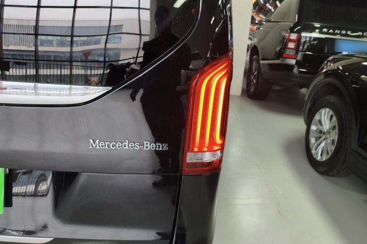 Used Mercedes-Benz V-Class 2022 V 260 Avantgarde Edition