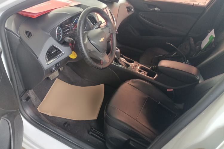 Used Chevrolet Cruze 2018 320 Automatic Pioneer Sunroof Edition
