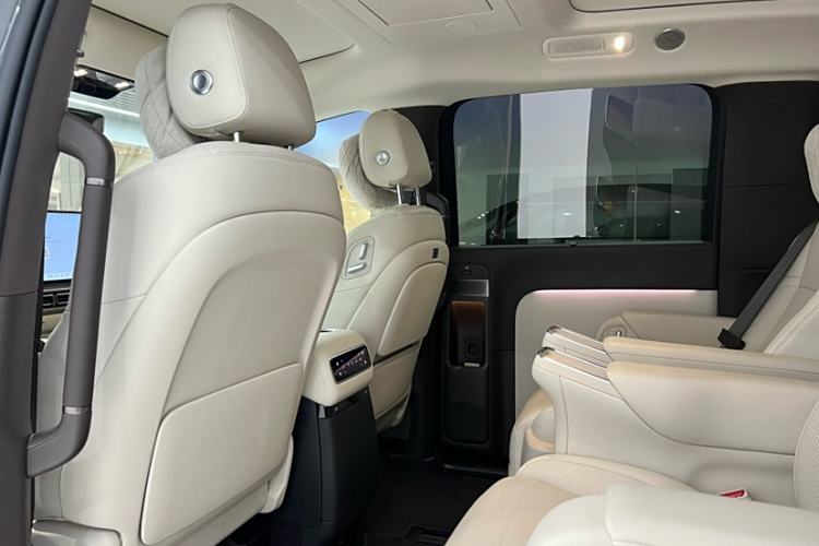 Used Li Auto MEGA 2024 Ultra Model
