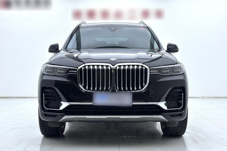 Used BMW X7 2022 xDrive40i Luxury Package with Leading Features