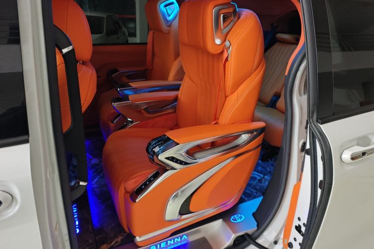 Used Toyota Sienna 2023 2.5L Hybrid Deluxe Edition
