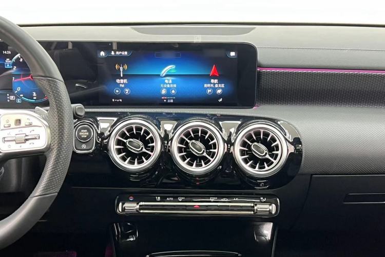 Used Mercedes-Benz A-Class 2022 Revised Version A 200 L Sport Sedan Fashionable Style