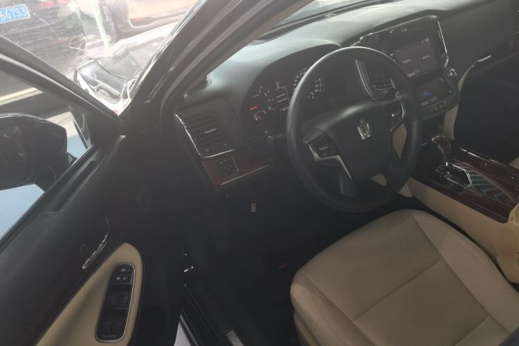 Used Toyota Crown 2015 2.0T Pioneer Edition
