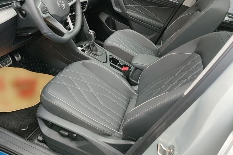 Used Volkswagen Tiguan L 2024 Outstanding Model 330TSI Automatic Two-Wheel Drive R-Line Dragon Glory Edition
