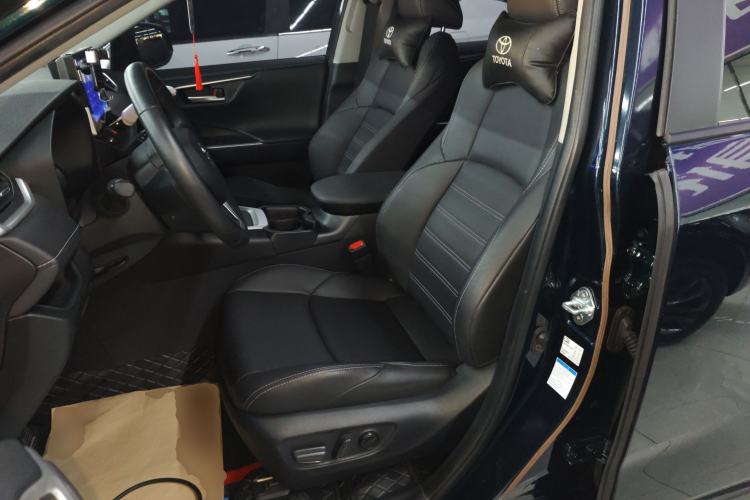 Used Toyota Wildlander 2022 Dual-Motor 2.5L E-CVT 4x4 Luxury PLUS Edition
