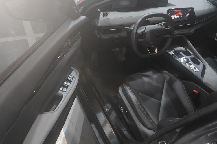 Used Changan UNI-V 2022 1.5T Prestige Version
