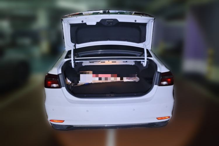 Used Roewe i6 New Energy 2017 45T Hybrid Connect & Smart Enjoyment Edition
