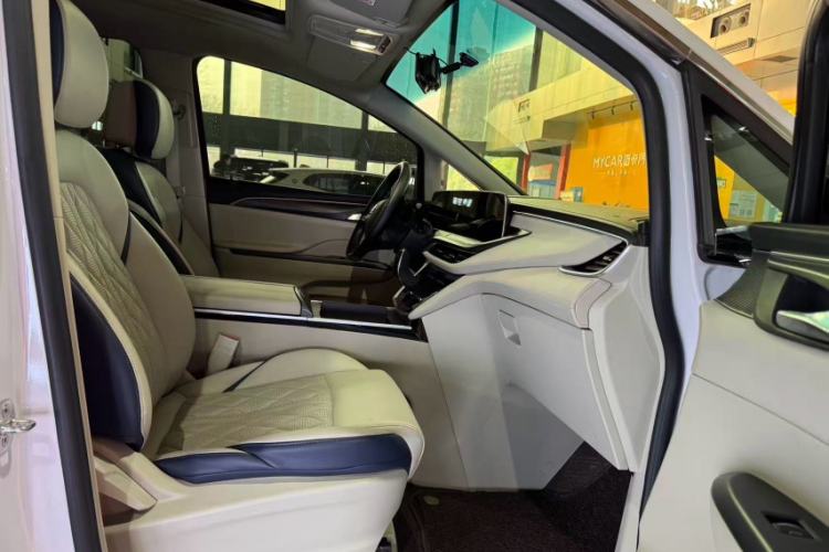 Used Buick GL8 2021 ES Landtrek 653T Comfort Edition