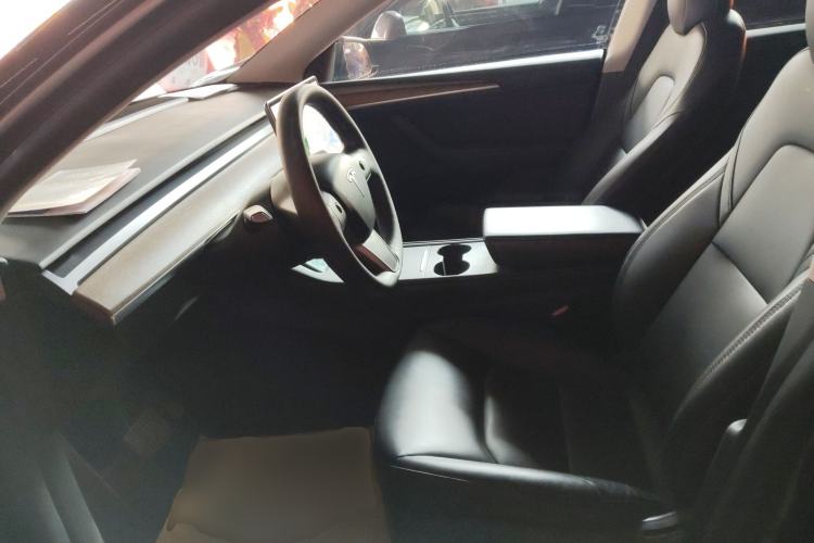 Used Tesla Model Y 2021 Long-Range All-Wheel-Drive Version
