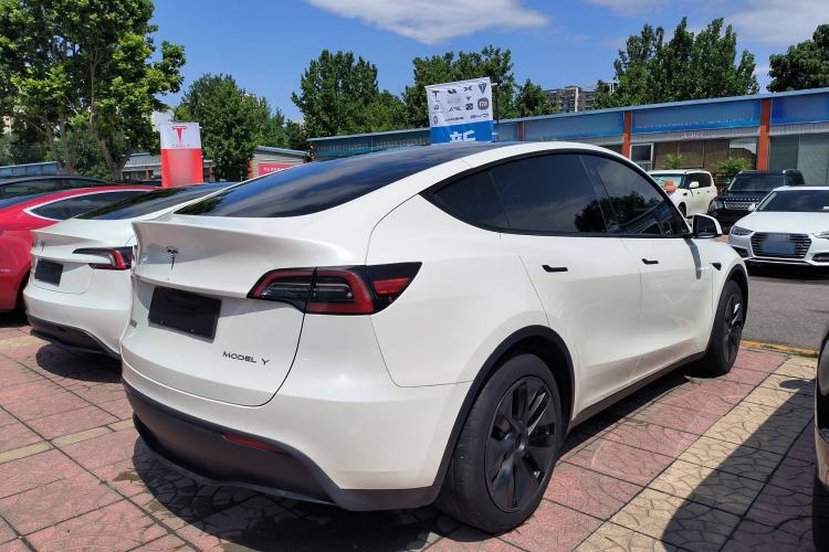 Used Tesla Model Y 2023 Rear-Wheel-Drive Version
