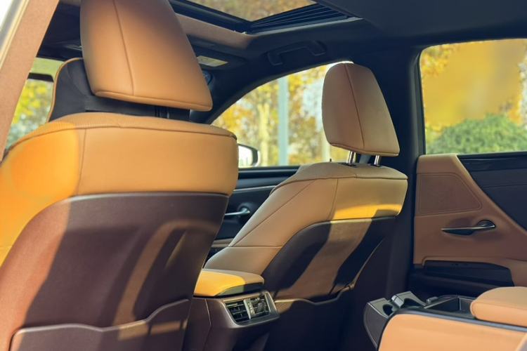 Used Lexus ES 2020 300h Deluxe Edition