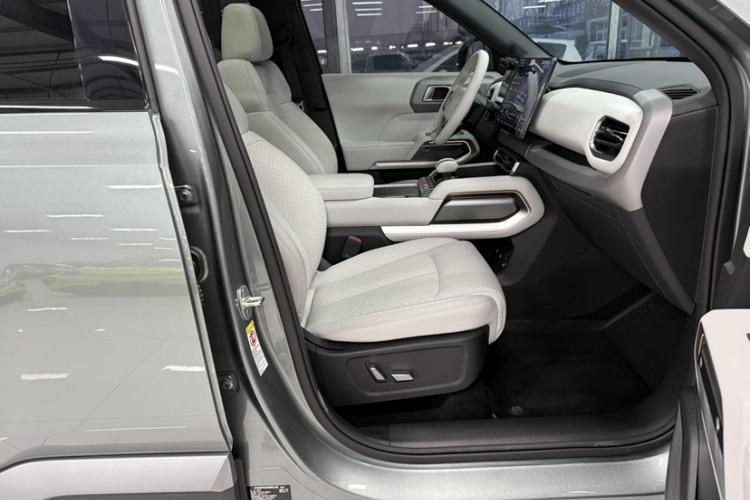 Used  Titanium 3 2025 501 km All-Wheel Drive Intelligent Driving Max Edition
