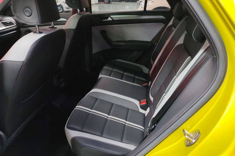 Used Volkswagen T-ROC 2023 300TSI DSG Two-Wheel Drive Starlight Edition