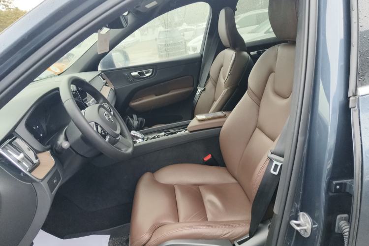 Used Volvo XC60 2023 B5 4x4 Smart Luxury Edition
