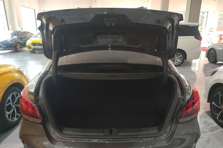 Used MG 5 2022 180 DVVT CVT Youth Luxury Edition
