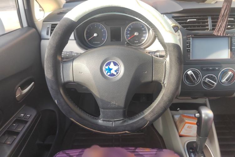 Used Venucia R50 2015 1.6L Automatic Fashion Edition