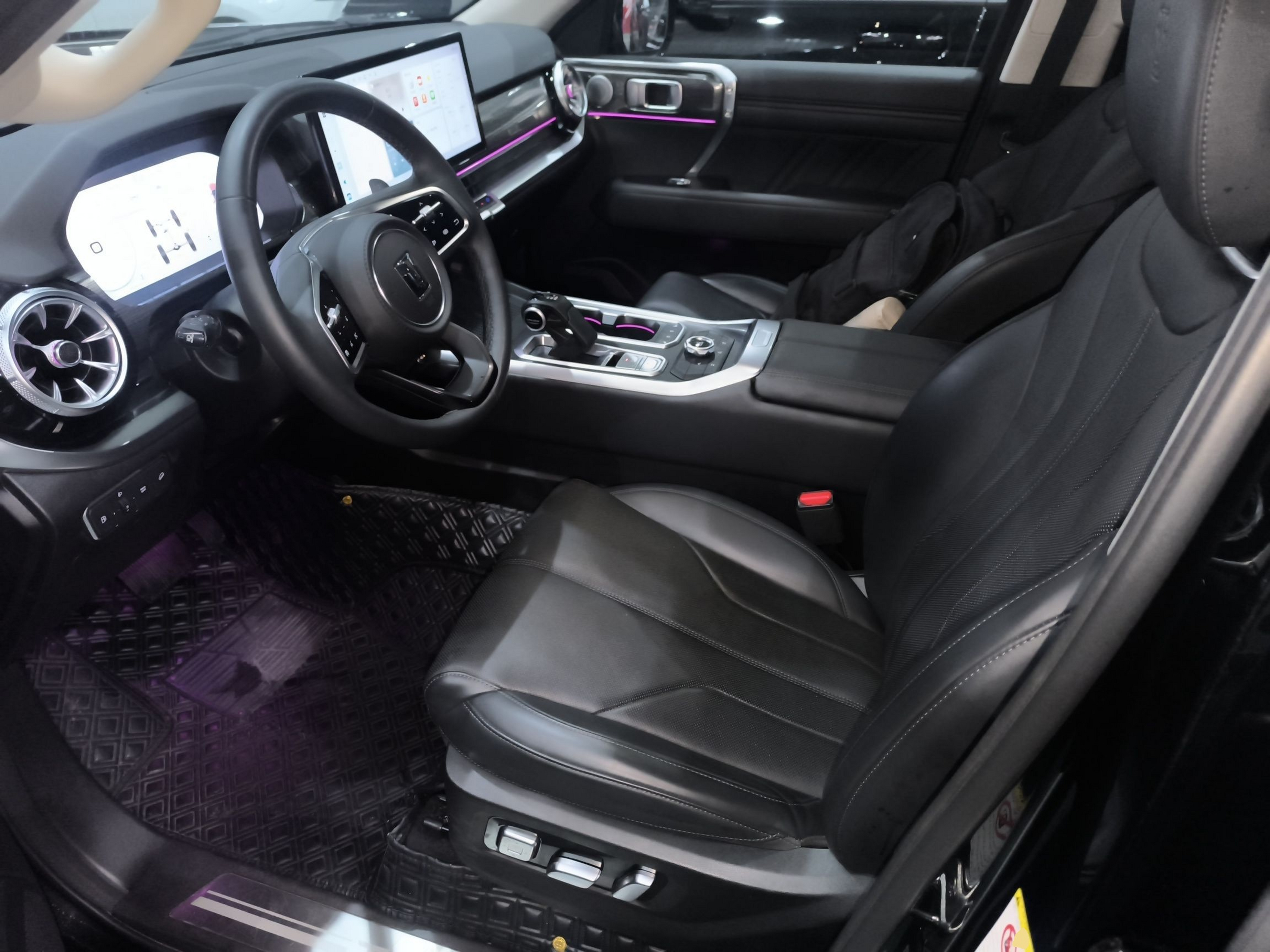 المقاعد الأمامية داخل السيارة