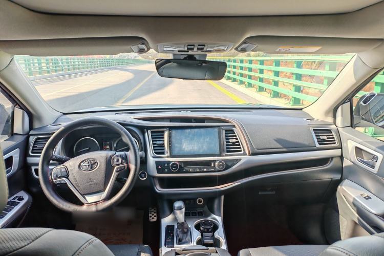 Used Toyota Highlander 2018 2.0T Four-Wheel Drive Luxury Edition 7 Seats China V Emission Standard