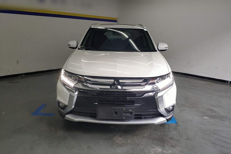 Used Mitsubishi Outlander 2016 2.4L 4x4 Luxury Edition 7-Seater
