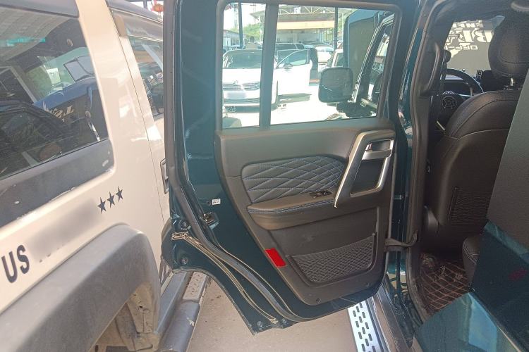 Used Beijing Auto BJ40 2019 2.0T Automatic Four-Wheel Drive Urban Hunter Edition Premium Model China V Emission Standard
