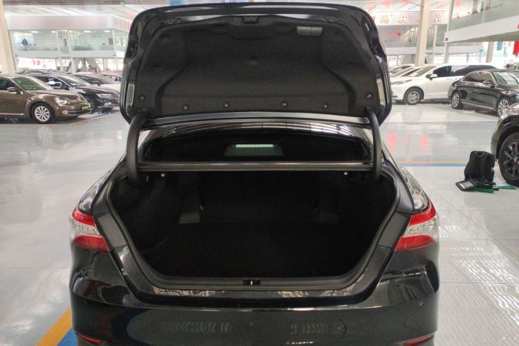 Used Toyota Camry 2021 2.0G Luxury Edition
