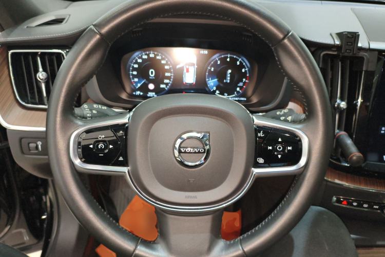 Used Volvo XC60 2021 T5 4x4 Smart Luxury Edition
