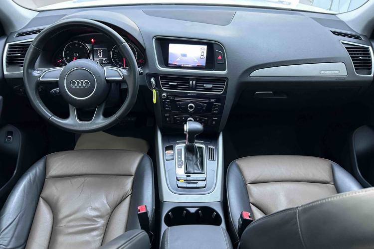 Used Audi Q5 2017 Plus 40 TFSI Ambition Model
