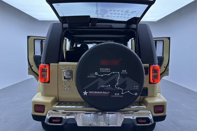 Used Beijing Auto BJ40 2019 2.3T Automatic Four-Wheel Drive Ring the Tower Champion Edition China VI