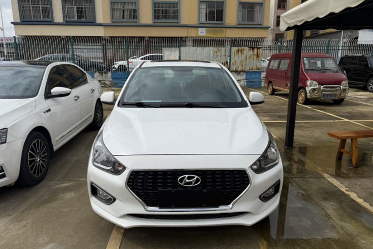 Used Hyundai Verna 2017 1.4L Manual Colorful Skyroof Version China V Standard
