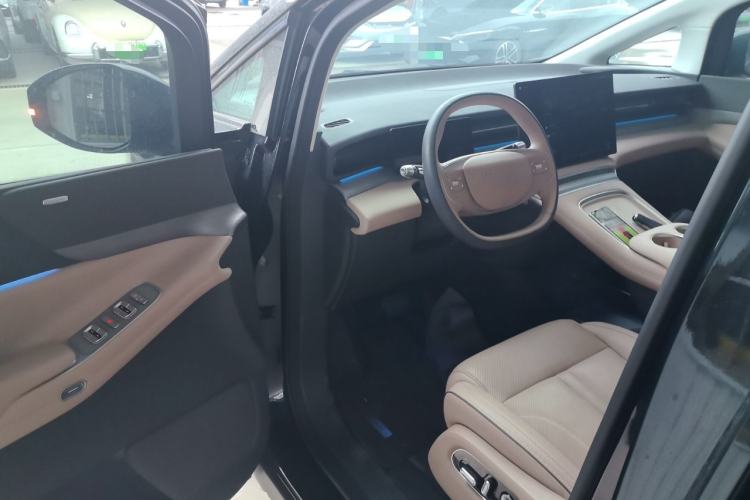 Used XPeng X9 2025 740 Ultra-Long Range Max