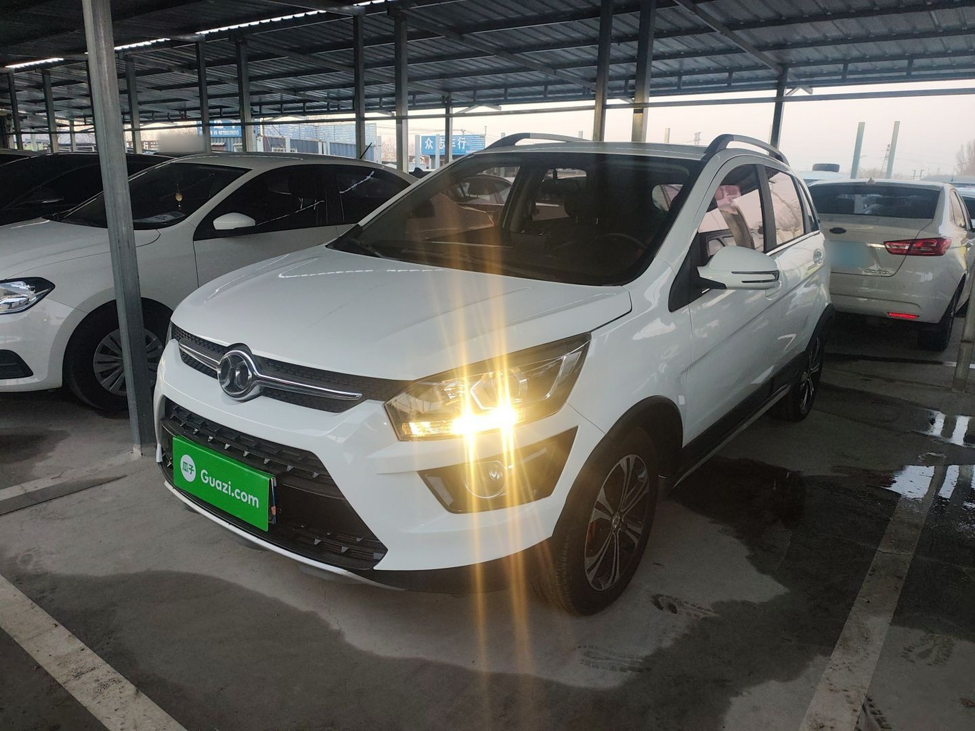 Под передней частью автомобиля