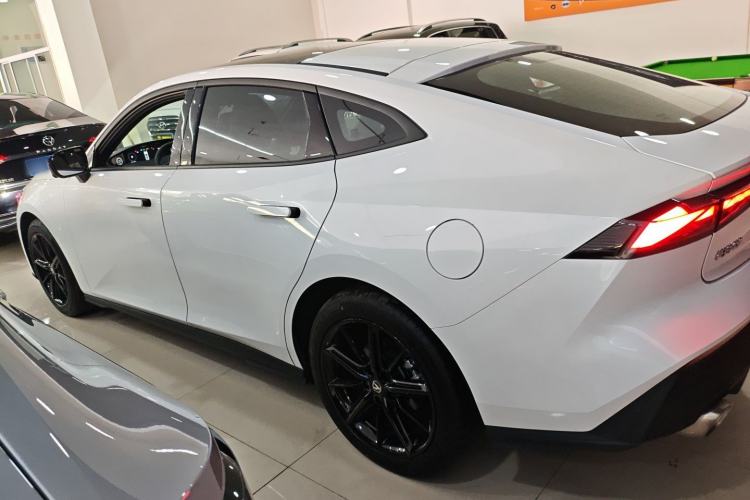 Used Changan UNI-V 2024 1.5T High-Energy Version
