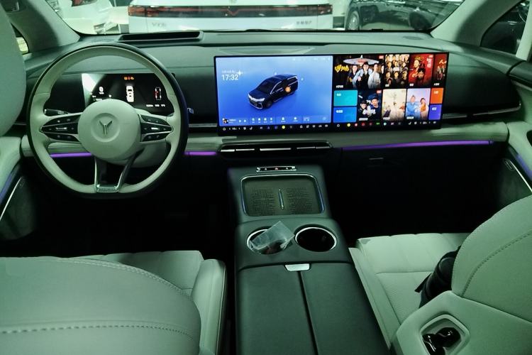 Used VOYAH Dream 2025 PHEV Four-Wheel-Drive Flagship Kunpeng Edition
