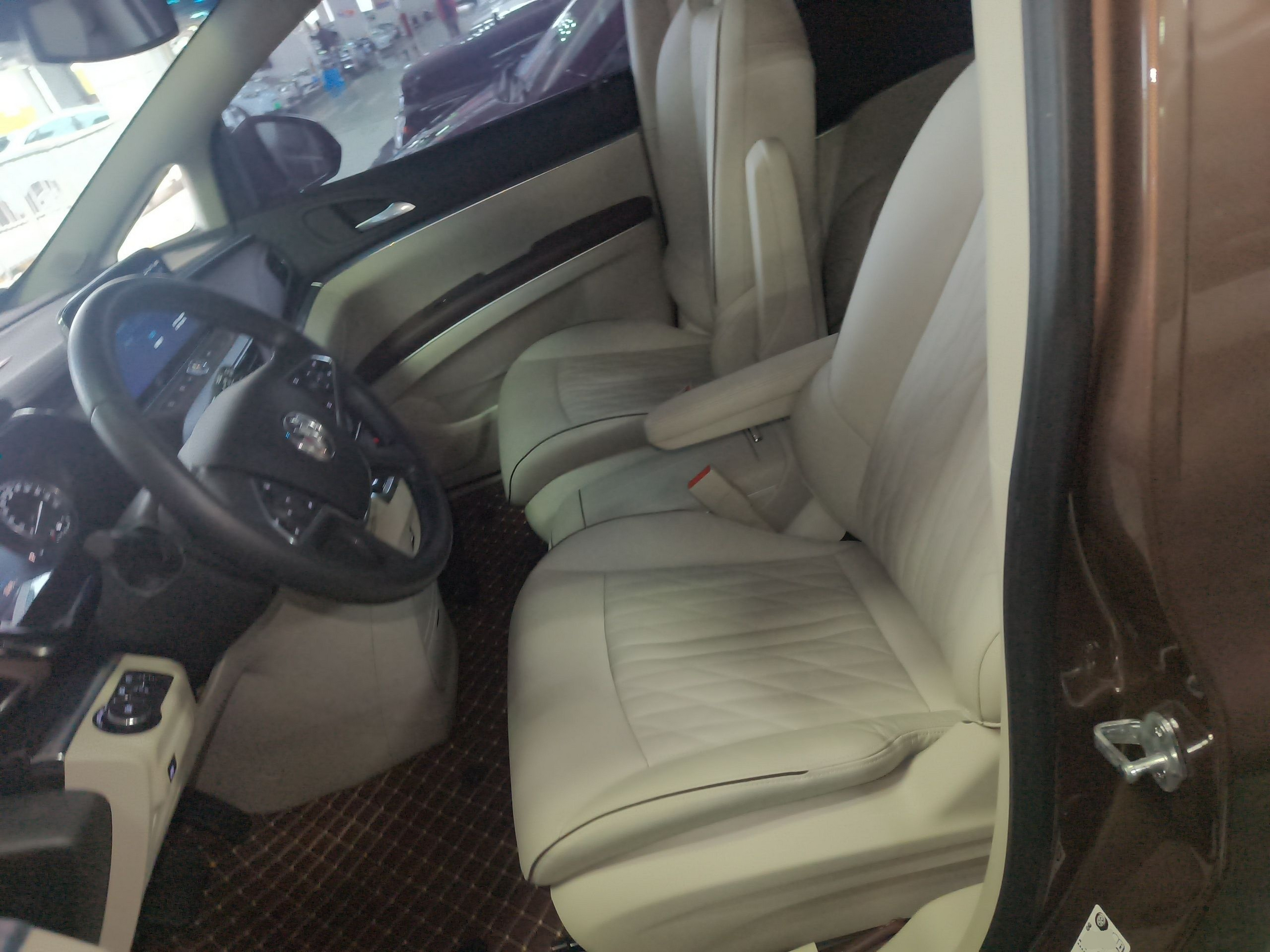 Переднее сиденье в автомобиле