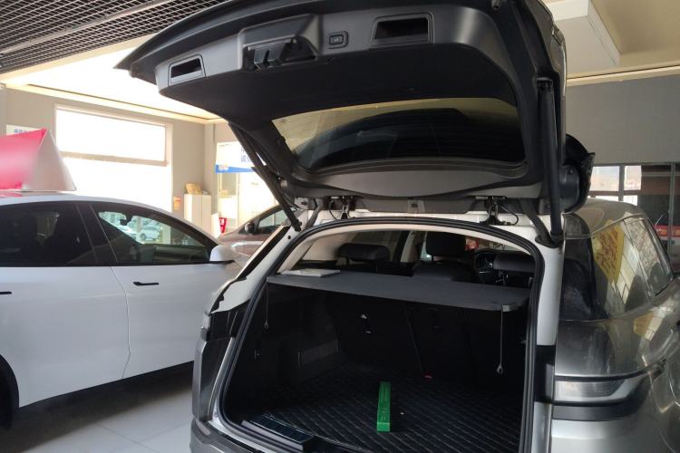 Used Land Rover Range Rover Evoque 2021 Range Rover Velar L 249PS R-Dynamic First Edition
