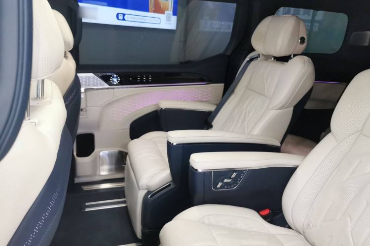 Used Zeekr 009 2024 7-Seater Aisle Version 108 kWh
