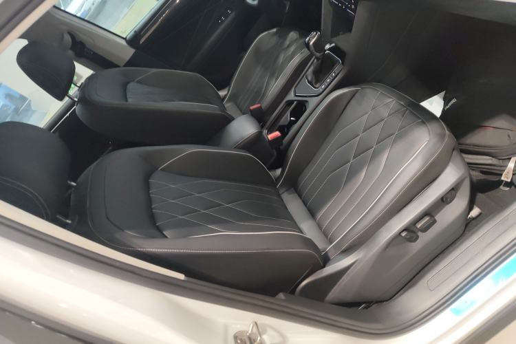 Used Volkswagen Tiguan L 2024 Outstanding Model 330TSI Automatic Two-Wheel Drive R-Line Dragon Glory Edition
