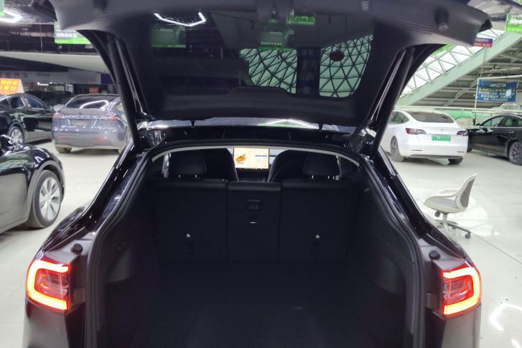 Used Tesla Model Y 2023 Long-Range All-Wheel-Drive Version
