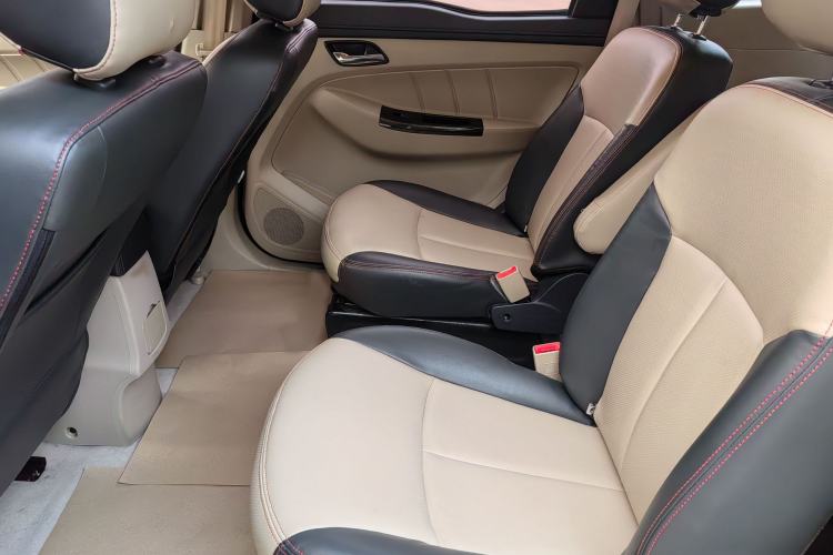 Used FAW Yingzhi 737 2016 1.5L CVT Luxury Navigation Edition
