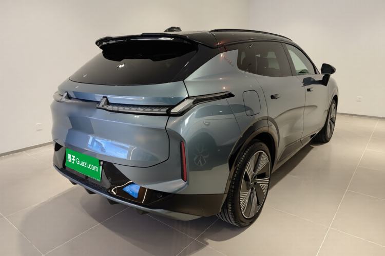 Used Lynk & Co 08 EM-P 2025 220 km All-Wheel-Drive Performance Halo
