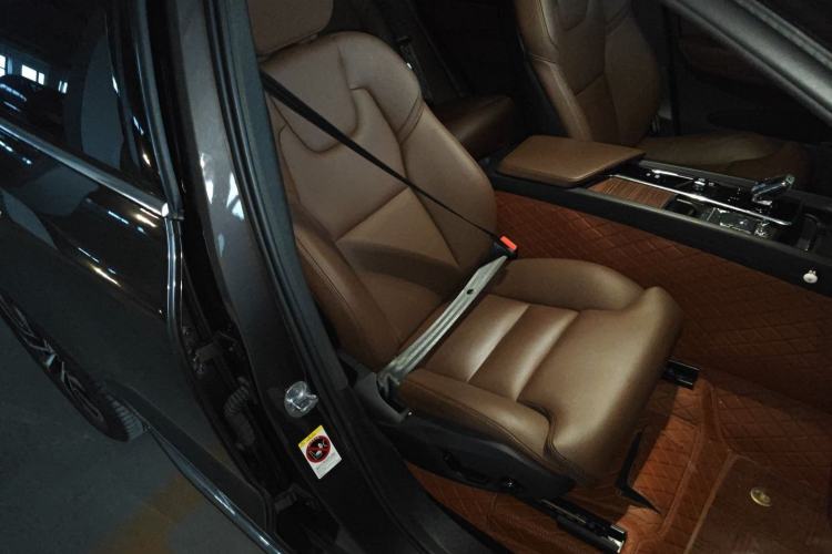 Used Volvo XC60 2024 B5 4x4 Smart Luxury Edition